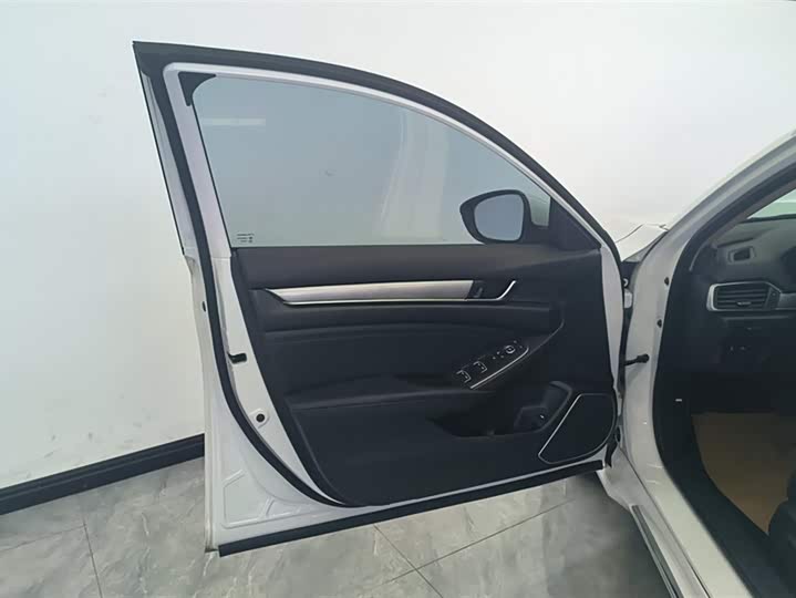 Фото 7 - Honda Accord