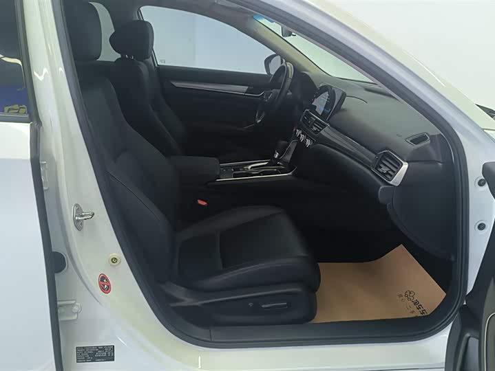 Фото 8 - Honda Accord