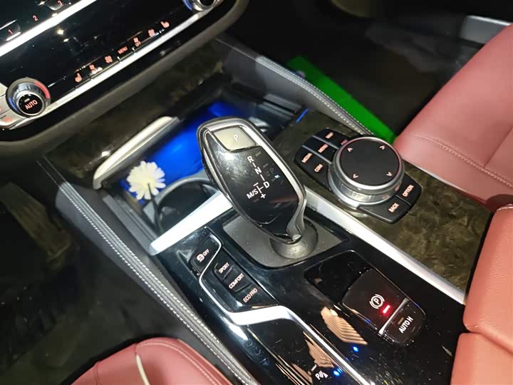 Фото 14 - BMW 5 Series