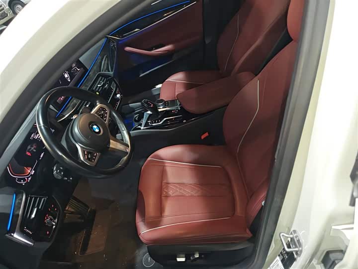 Фото 15 - BMW 5 Series