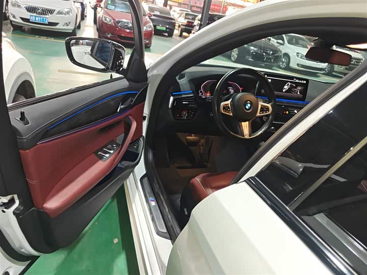 Фото 16 - BMW 5 Series