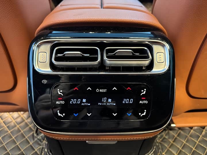 Фото 13 - Mercedes-Benz S-Class