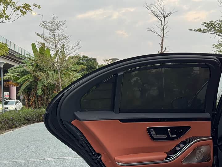 Фото 16 - Mercedes-Benz S-Class