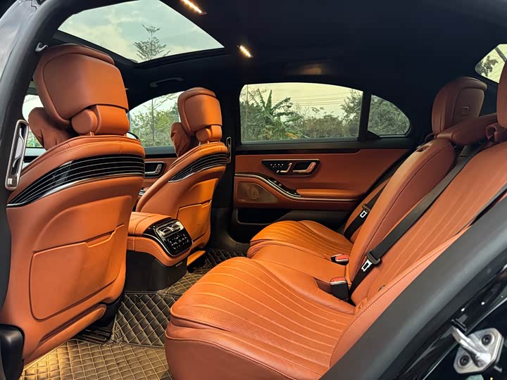 Фото 18 - Mercedes-Benz S-Class