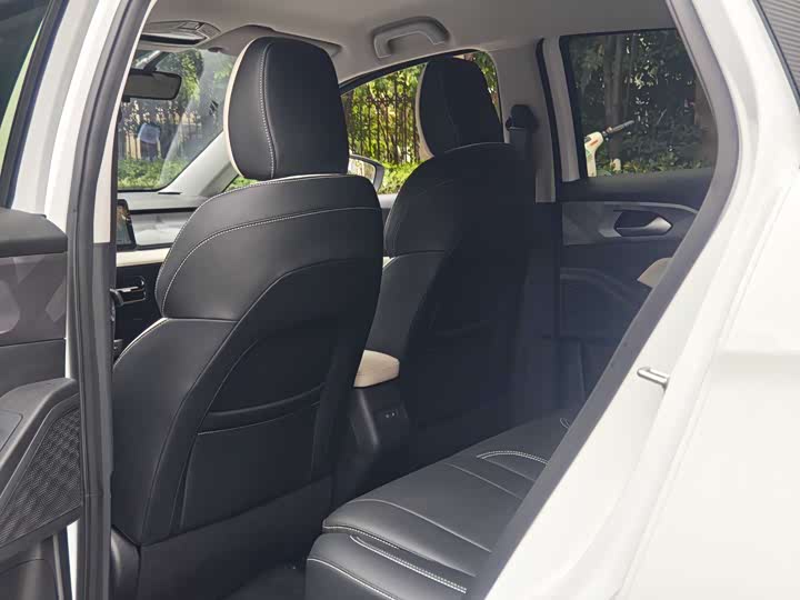 Фото 10 - Geely Geometry E Firefly