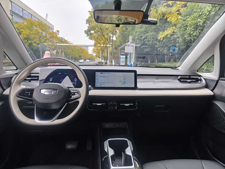 Фото 12 - Geely Geometry E Firefly