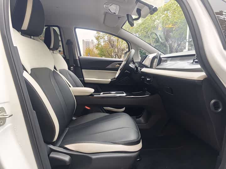 Фото 16 - Geely Geometry E Firefly