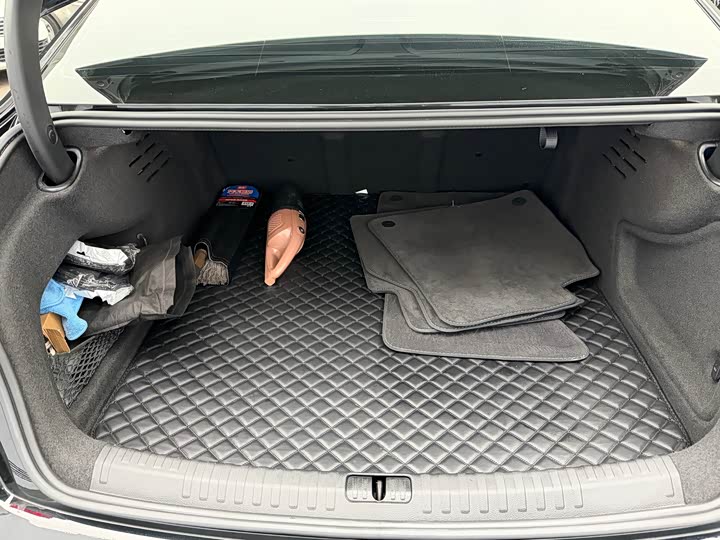 Фото 11 - Audi A6L