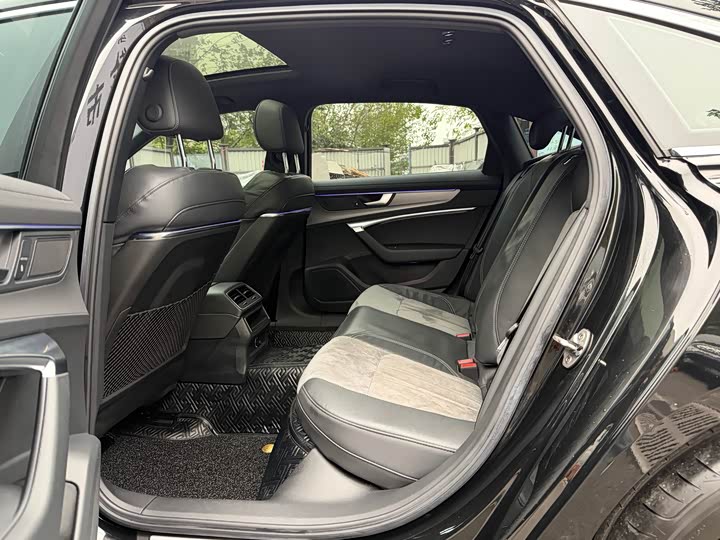 Фото 12 - Audi A6L