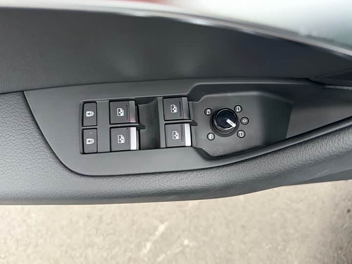 Фото 15 - Audi A6L