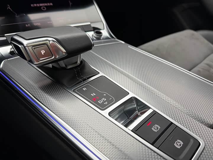 Фото 20 - Audi A6L