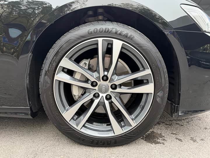 Фото 4 - Audi A6L