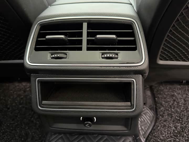 Фото 7 - Audi A6L