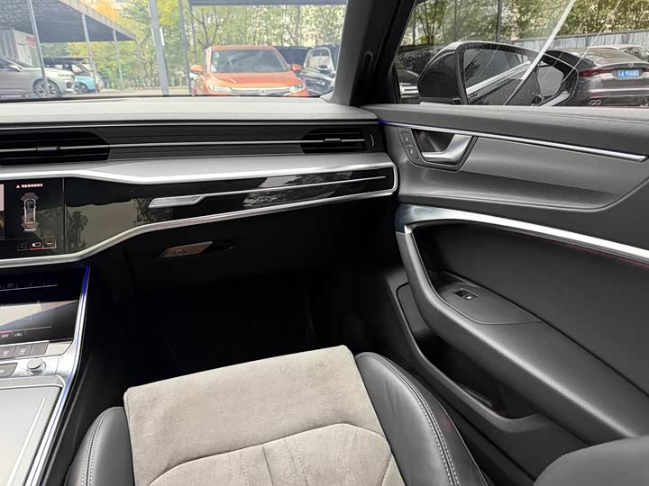 Фото 9 - Audi A6L