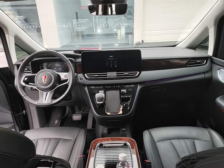 Фото 10 - Hongqi HQ9