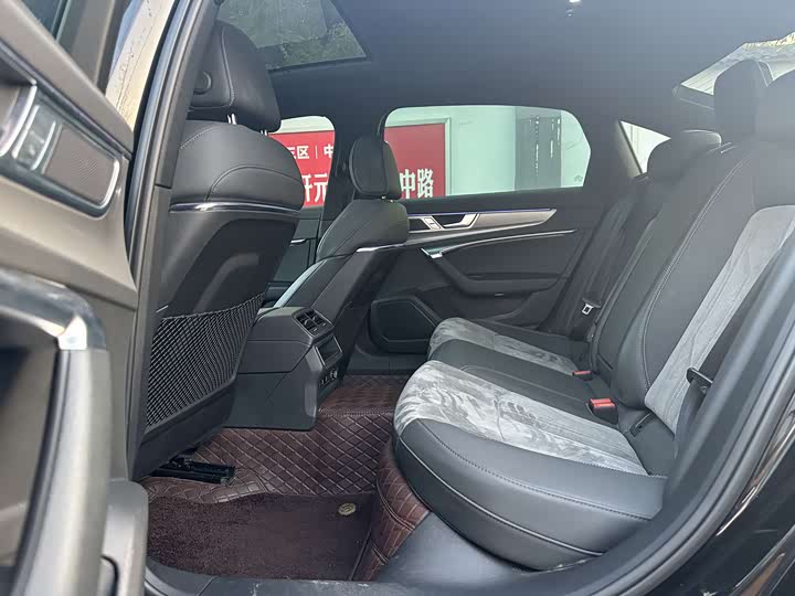 Фото 14 - Audi A6L