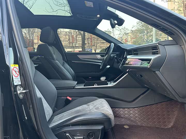 Фото 15 - Audi A6L