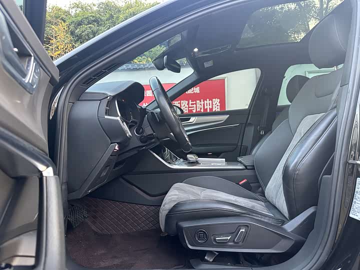 Фото 16 - Audi A6L