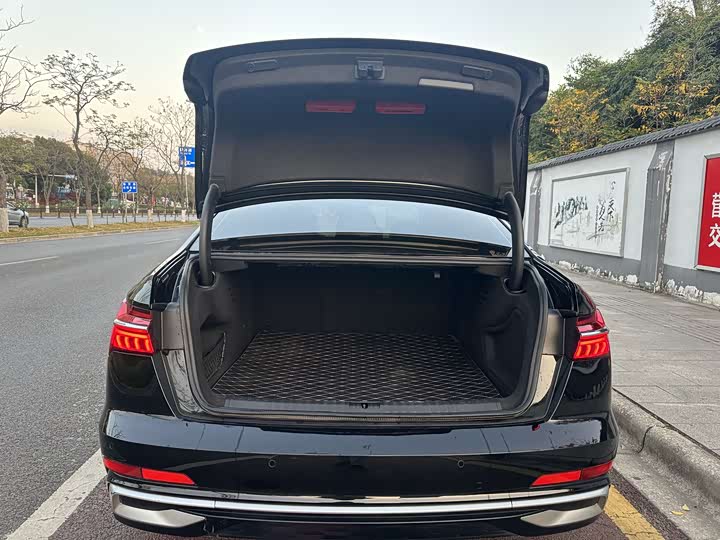 Фото 17 - Audi A6L