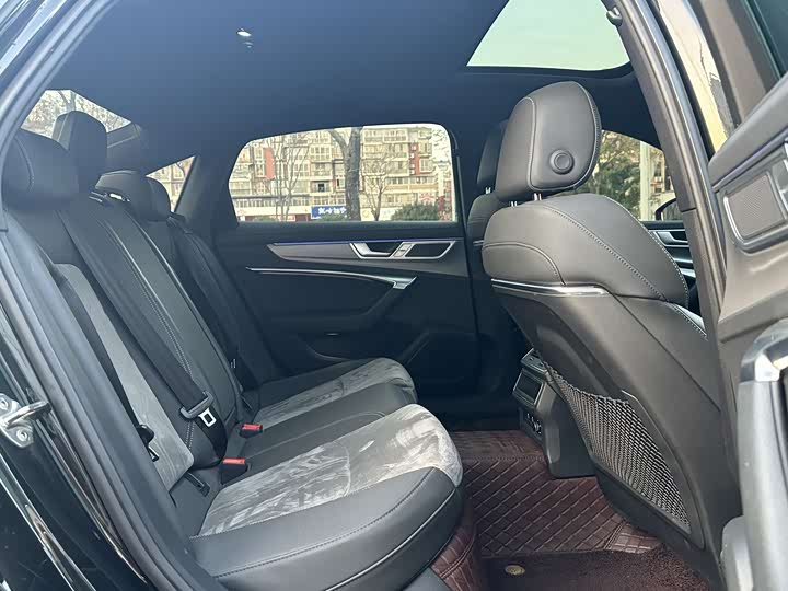 Фото 18 - Audi A6L