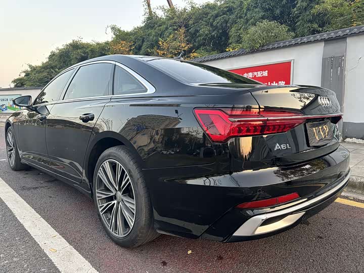 Фото 4 - Audi A6L