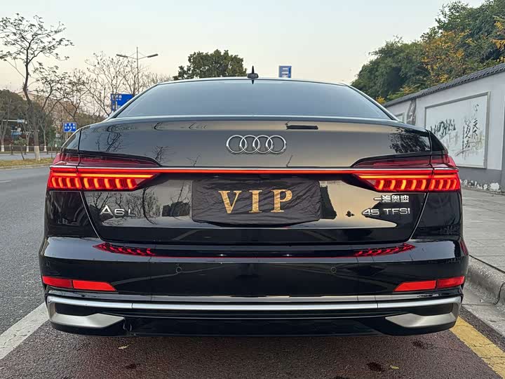 Фото 7 - Audi A6L