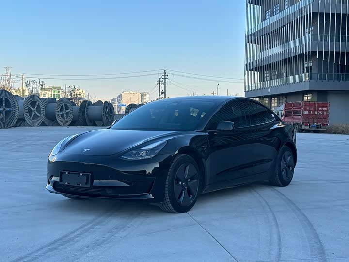 Фото 1 - Tesla Model 3