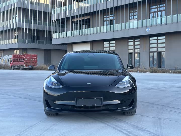 Фото 2 - Tesla Model 3