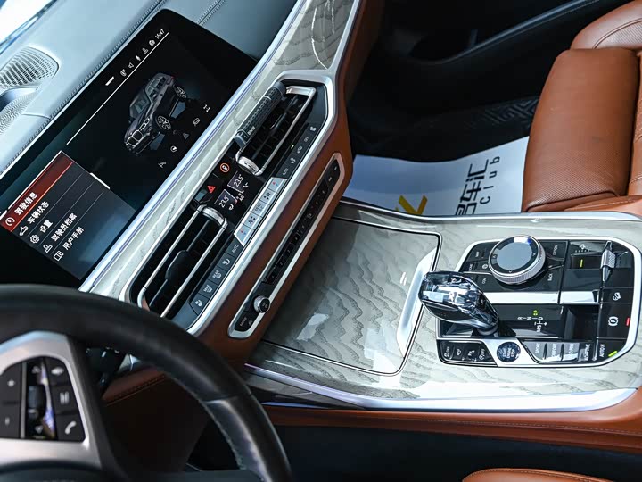 Фото 10 - BMW X7