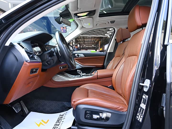 Фото 16 - BMW X7