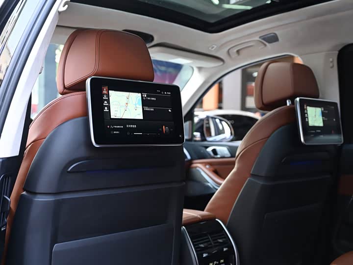 Фото 18 - BMW X7