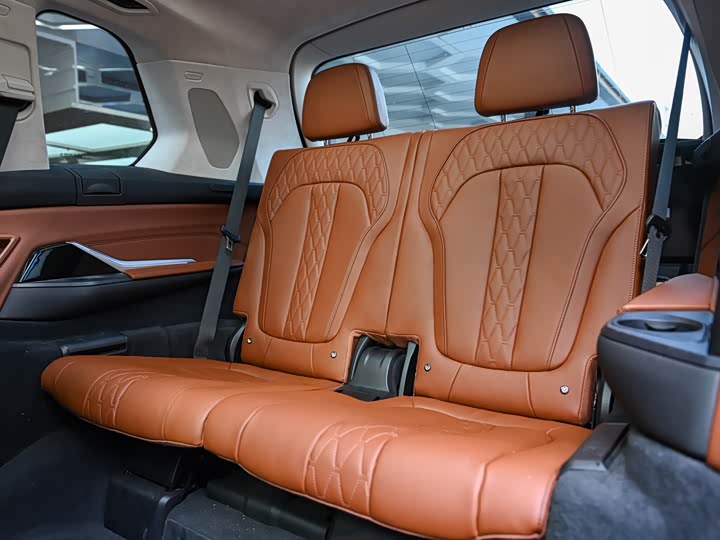 Фото 19 - BMW X7