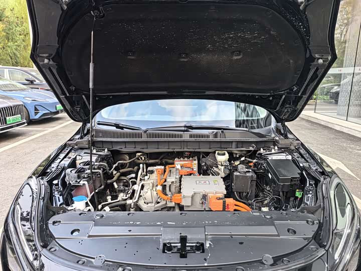 Фото 15 - Hongqi E-QM5