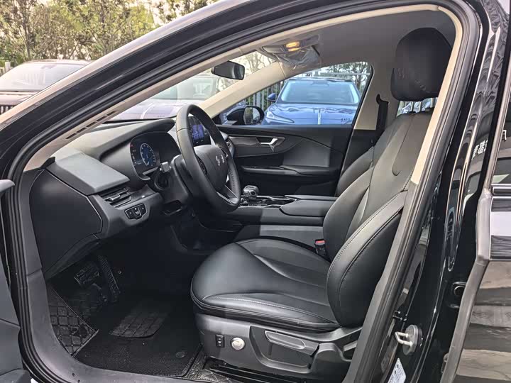 Фото 4 - Hongqi E-QM5