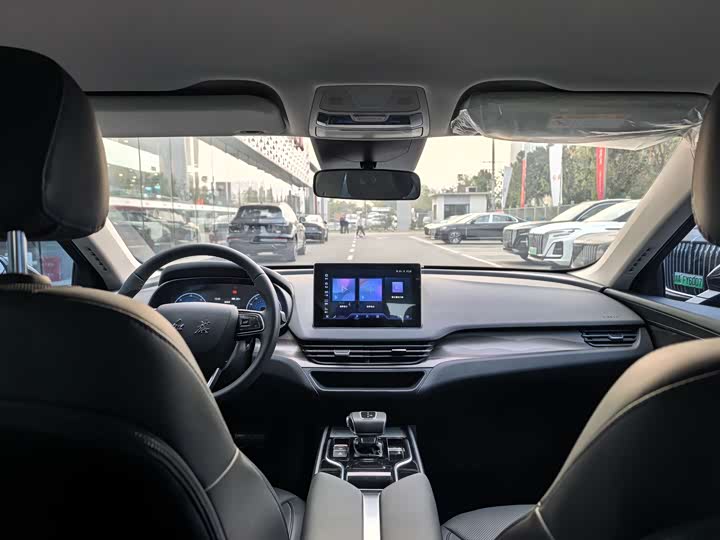 Фото 5 - Hongqi E-QM5