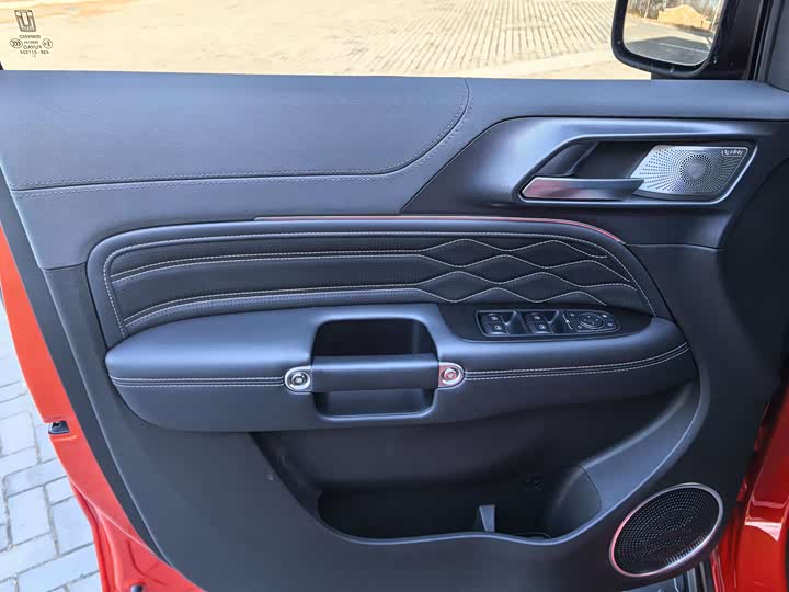 Фото 4 - Tank 300