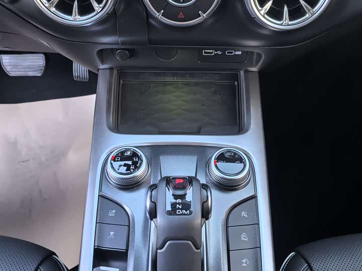 Фото 9 - Tank 300