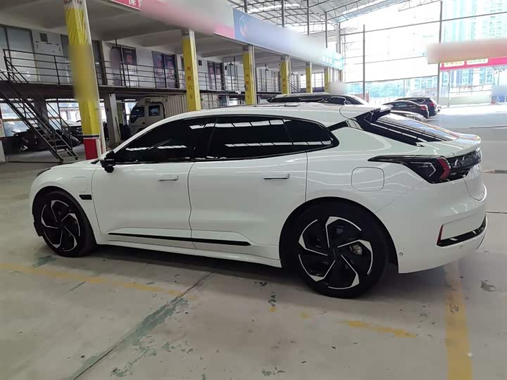 Фото 5 - Zeekr 001