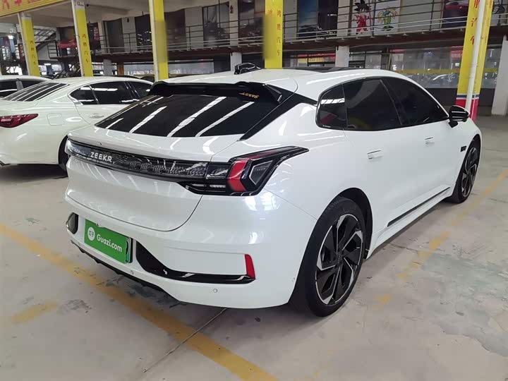 Фото 7 - Zeekr 001