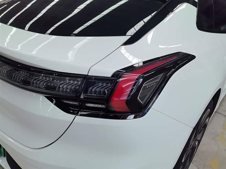 Фото 8 - Zeekr 001