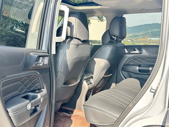 Фото 4 - Tank 300