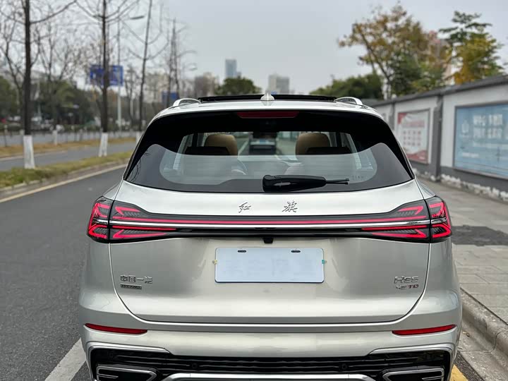 Фото 13 - Hongqi HS5