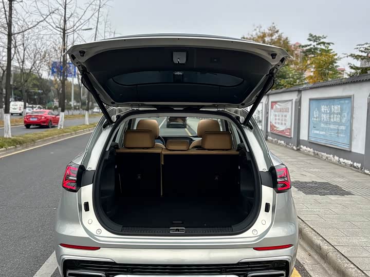 Фото 15 - Hongqi HS5