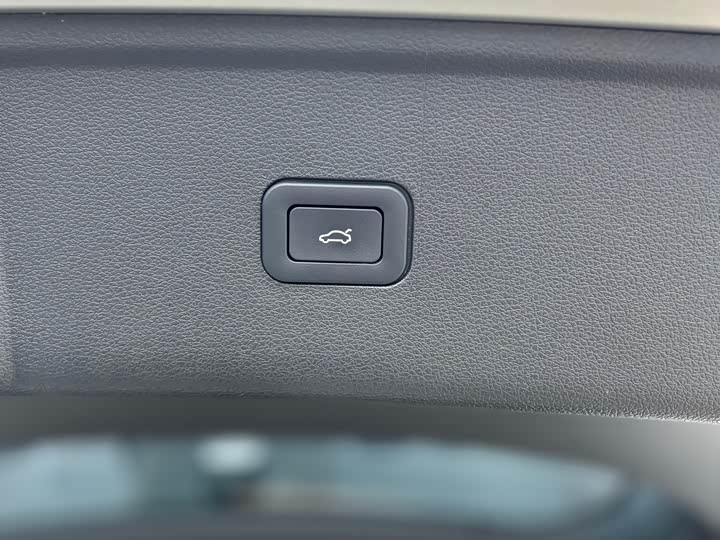 Фото 16 - Hongqi HS5