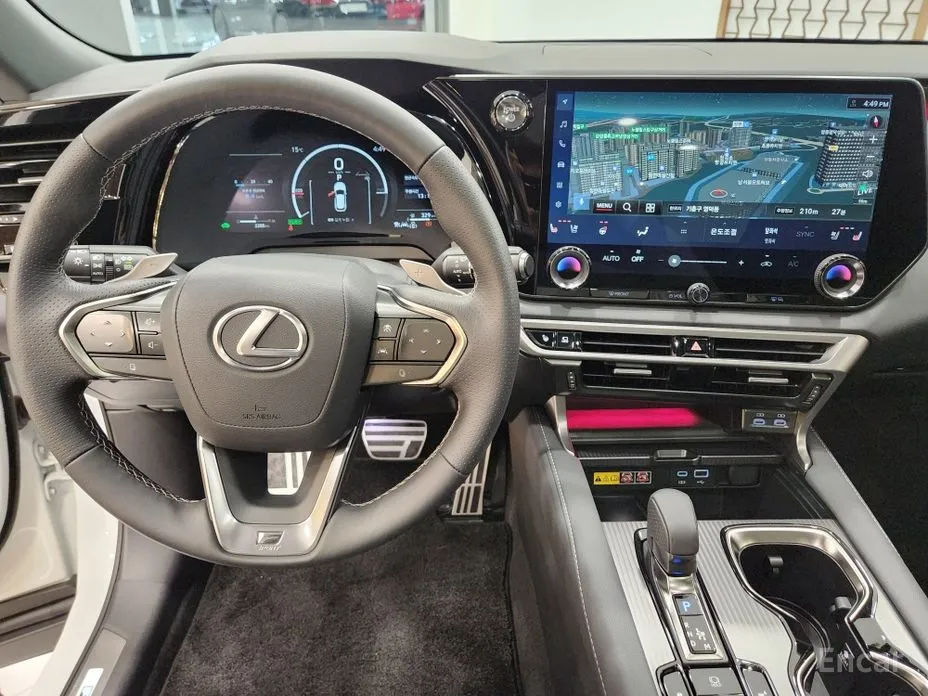 Фото 11 - Lexus RX