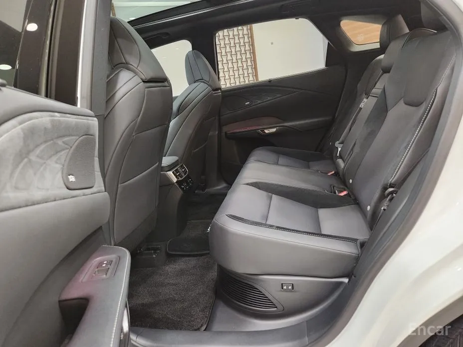 Фото 14 - Lexus RX