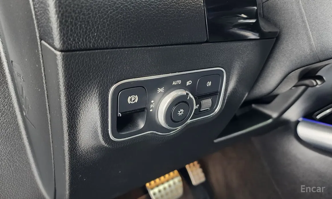 Фото 14 - Mercedes-Benz GLA-Class