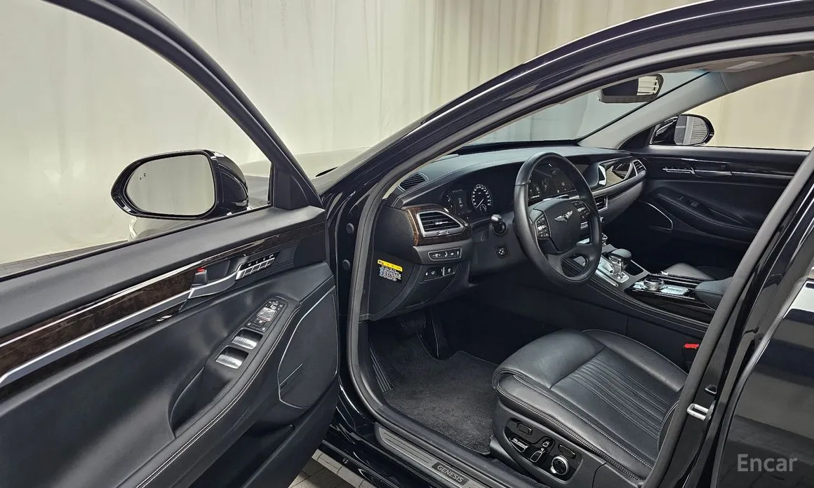 Фото 10 - Genesis G90