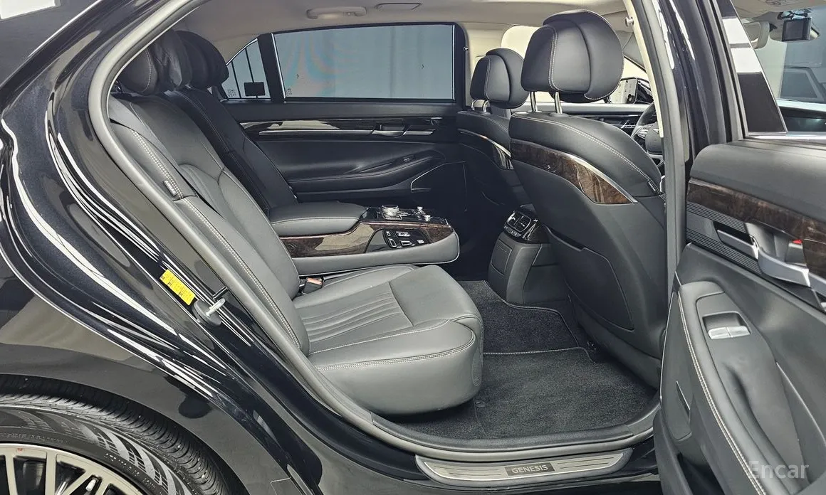 Фото 12 - Genesis G90