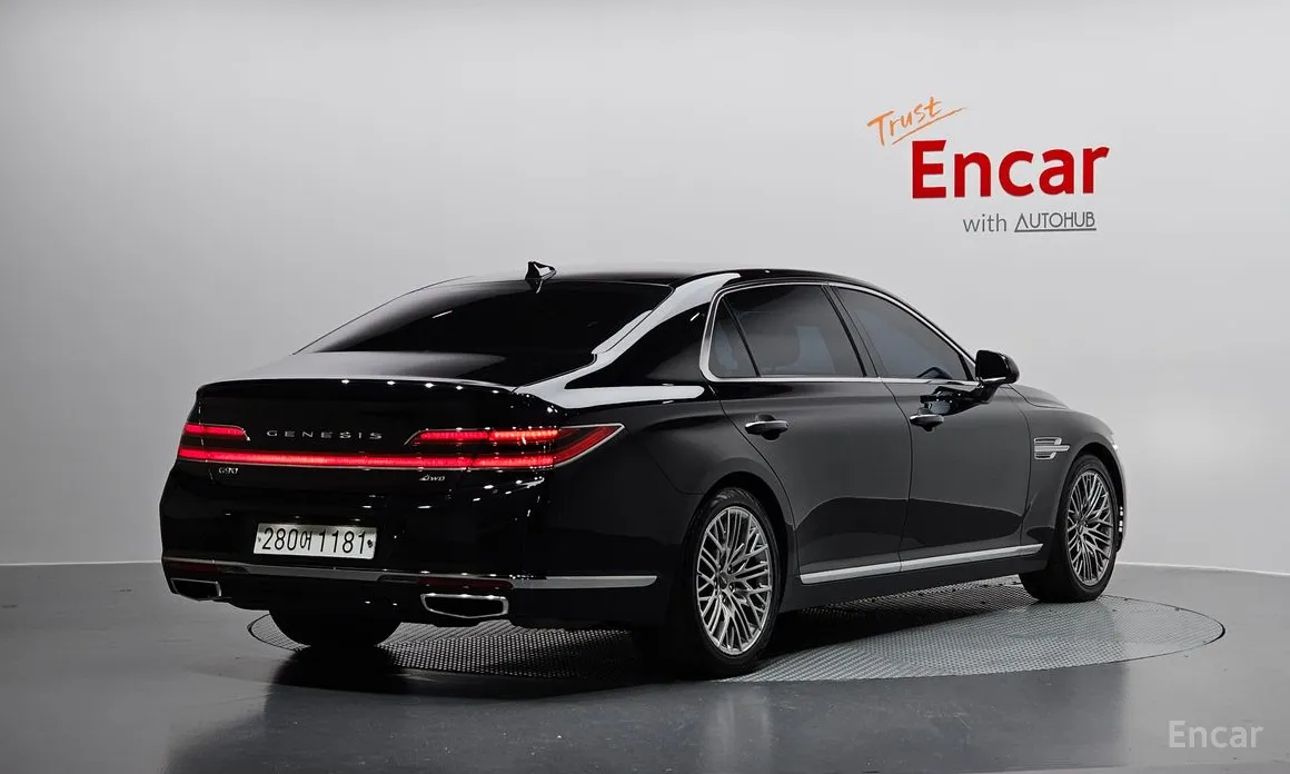 Фото 2 - Genesis G90